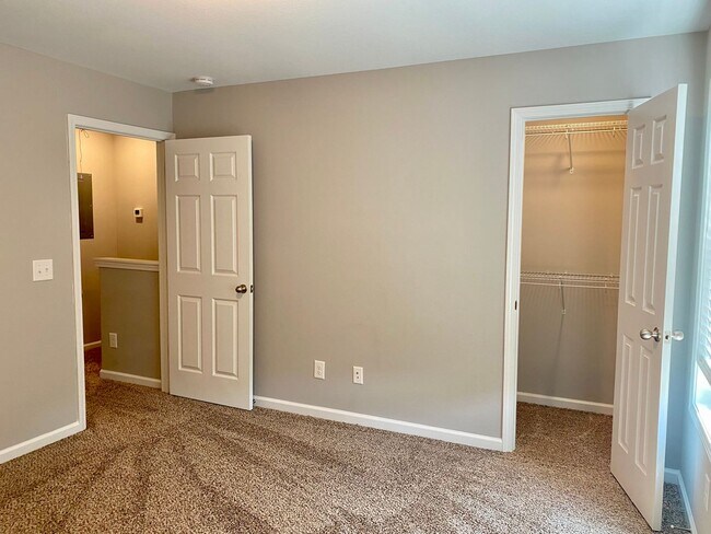 Building Photo - Brand New 2 Story Duplex!!  Close to Downt...