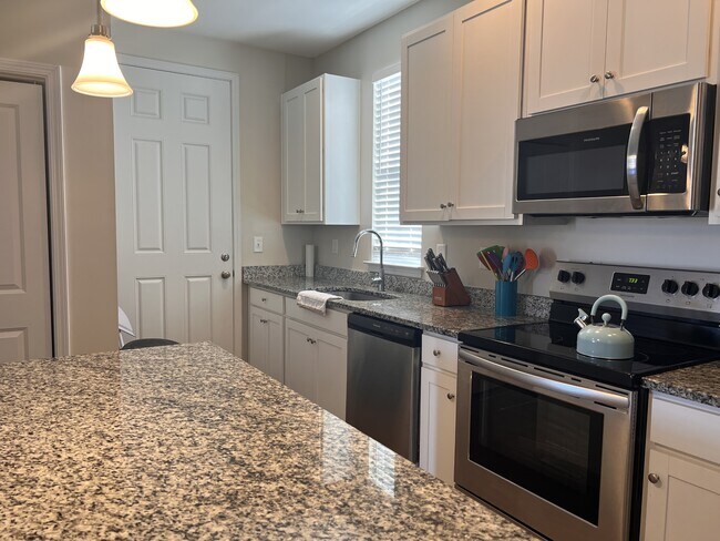 Building Photo - 3453 Bristol Ln