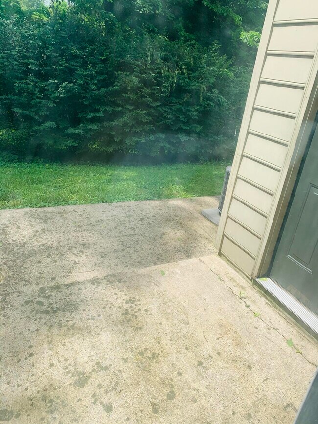 Building Photo - 1104 Collins Ln