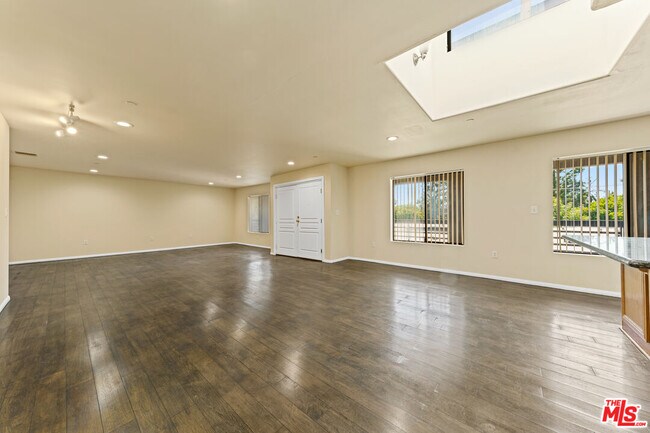 Building Photo - 6815 Baird Ave
