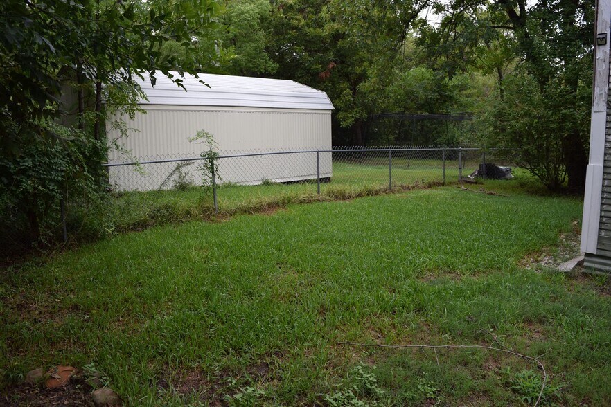 Building Photo - August Move In! 1 Bed, 1 Bath Garage Apartment near Downtown Bryan