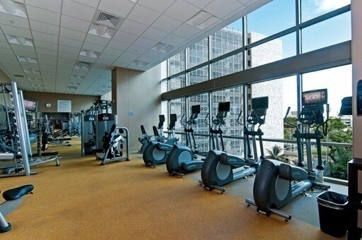 Building Photo - Downtown Luxury! Convenient Location!