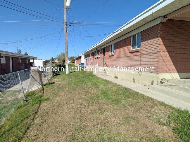 Building Photo - 3 Bed 1 Bath with HVAC