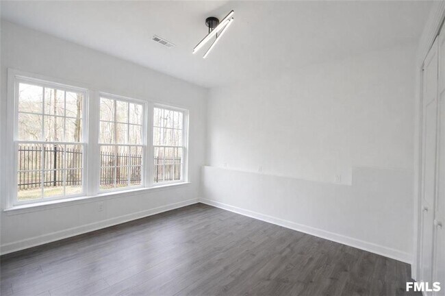 Building Photo - 1430 Hillcrest Heights