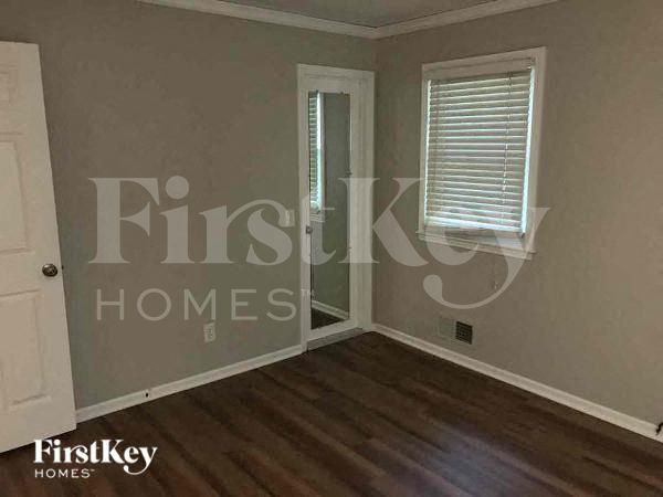 Building Photo - 9951 Parkhill St