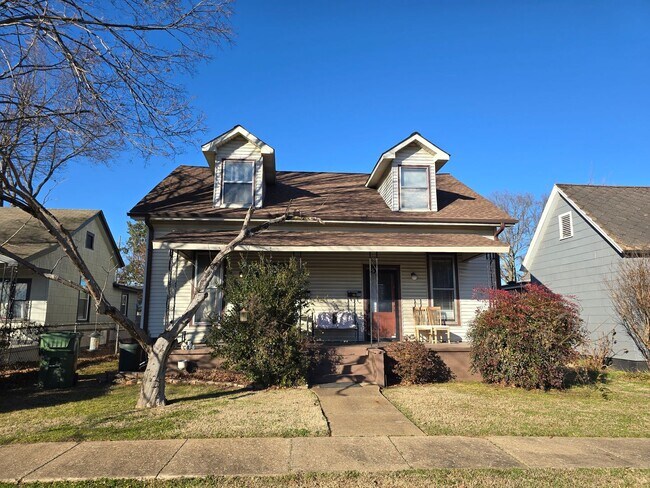 Building Photo - 803/805 McKinley Avenue