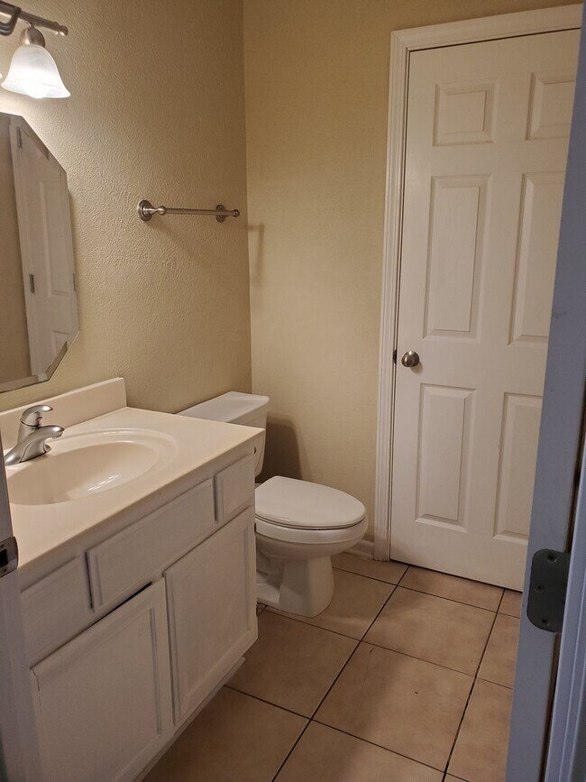 HALF BATH - 1635 Newport Pl