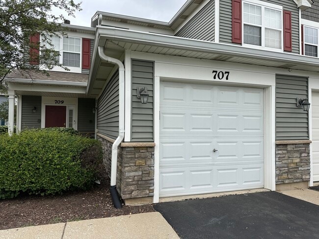 Building Photo - 707 Genesee Dr