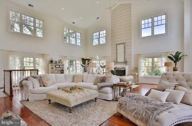 Building Photo - 6329 Linway Terrace