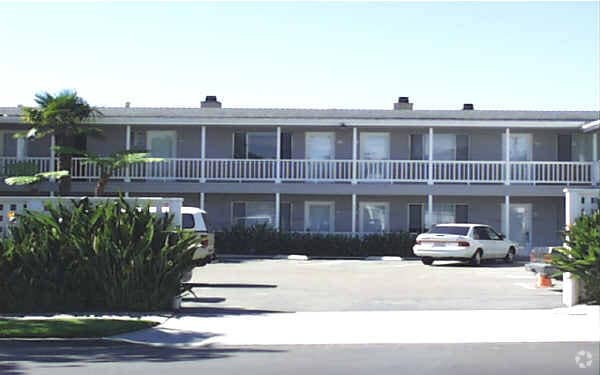 Primary Photo - Apartments on Cass St.