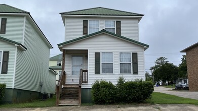 Building Photo - 807 Folmar St