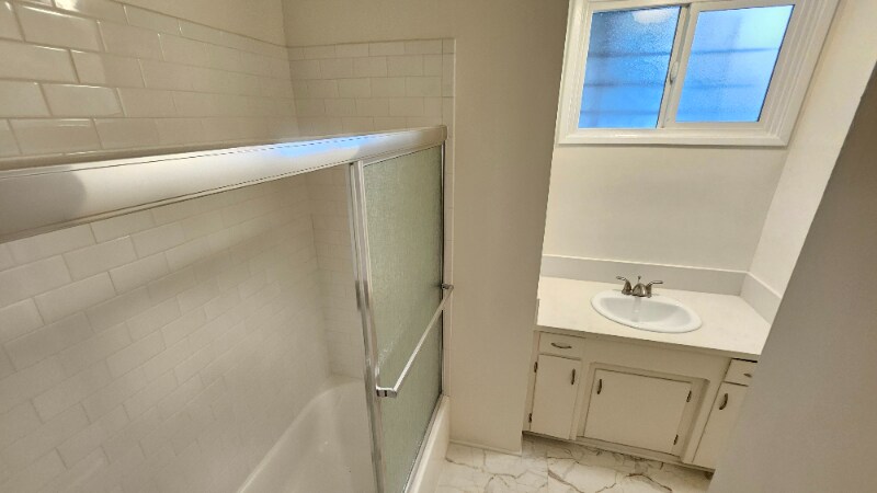 Building Photo - 11032 Moorpark St