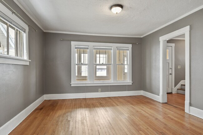 Building Photo - 117 N 1st St