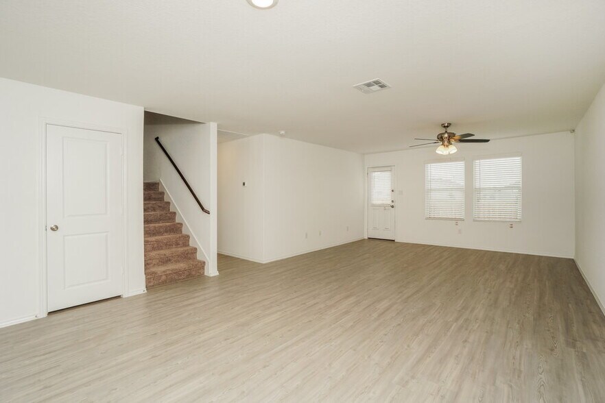 Building Photo - 9920 Flax Ml Dr