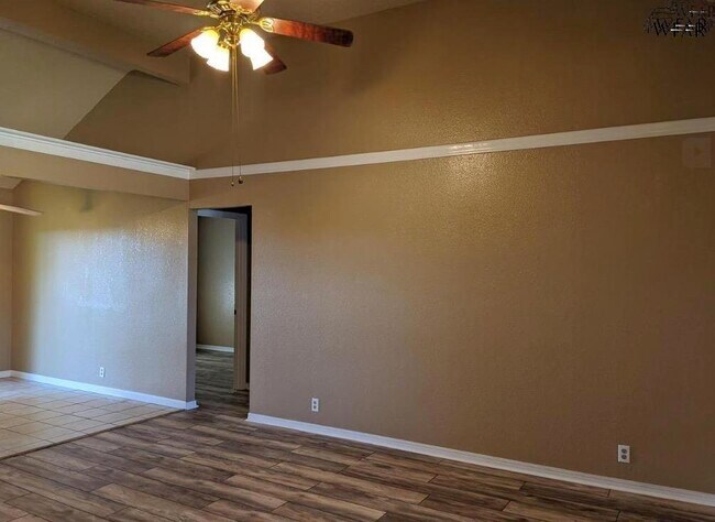 Building Photo - 1204 Lisa Ln