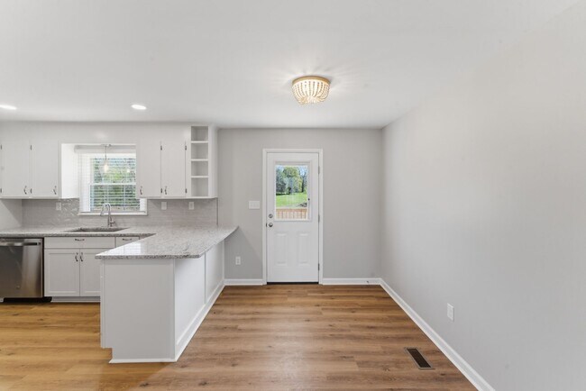 Building Photo - COMING SOON! Space, Comfort & Convenience – 3BR Home Near I-85 & Crowders Mountain