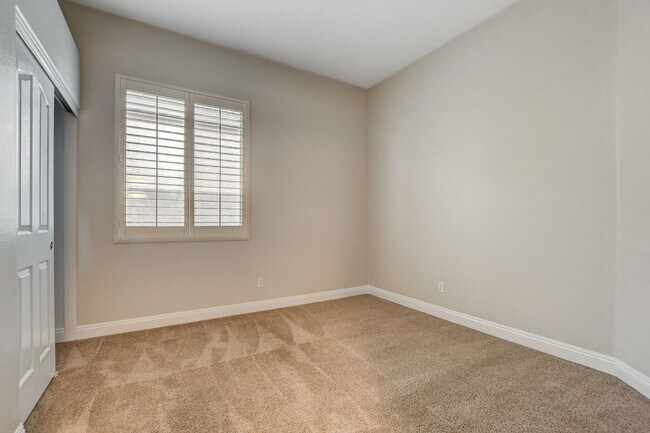 Building Photo - 4 bedroom, 3-bath home with a Pool!