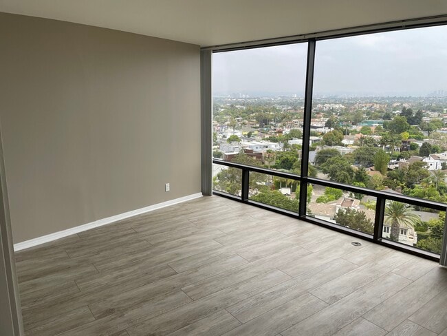 Building Photo - 4337 Marina City Dr