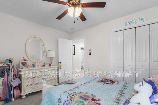Building Photo - 752 Cavalier Dr