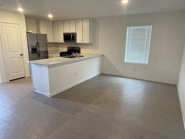 Building Photo - 112 Stran St