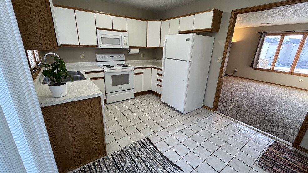 Kitchen - 2204 S Holt Ave