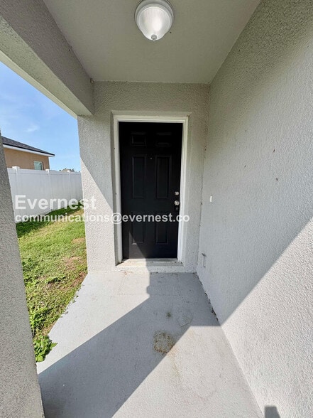 Building Photo - 2219 15th Ave E