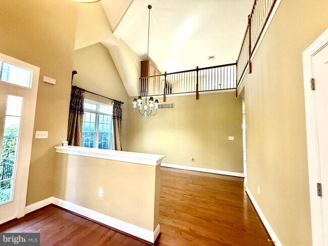 Building Photo - 8 Collins Mill Ct