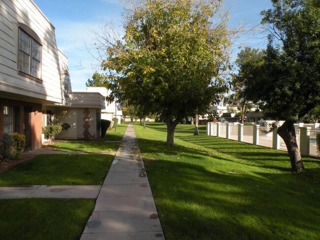 Building Photo - 1029 E Bendix Dr