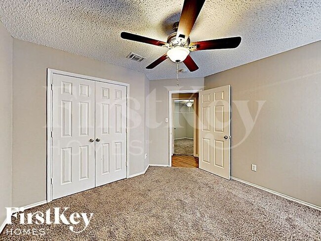 Building Photo - 3955 Cypress Gardens Dr