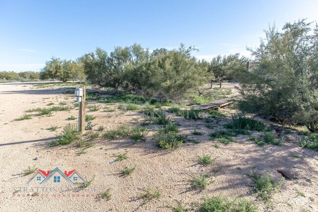 Building Photo - 4728 E Ron Rico Rd