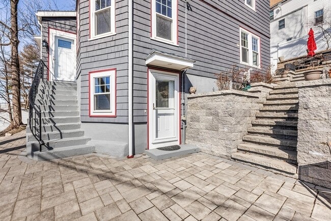 Building Photo - 2 Deane Ave