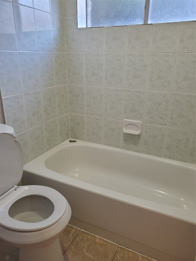 Building Photo - 16315 Thistleglen Dr