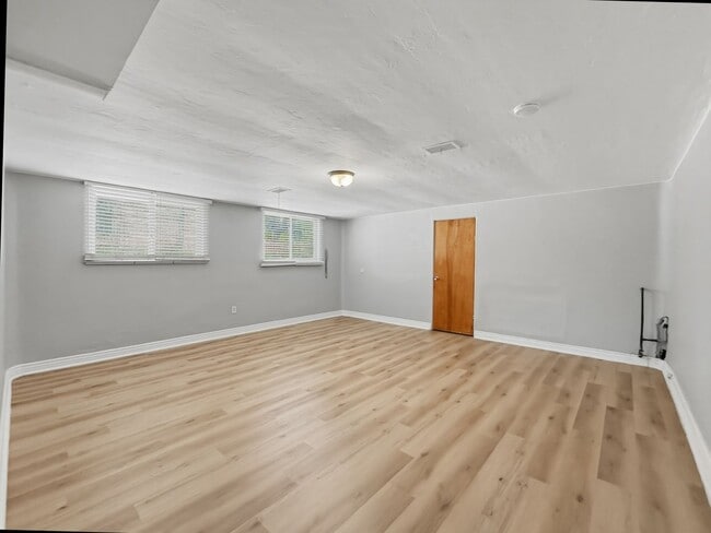 Building Photo - 2936 W 42nd Ave