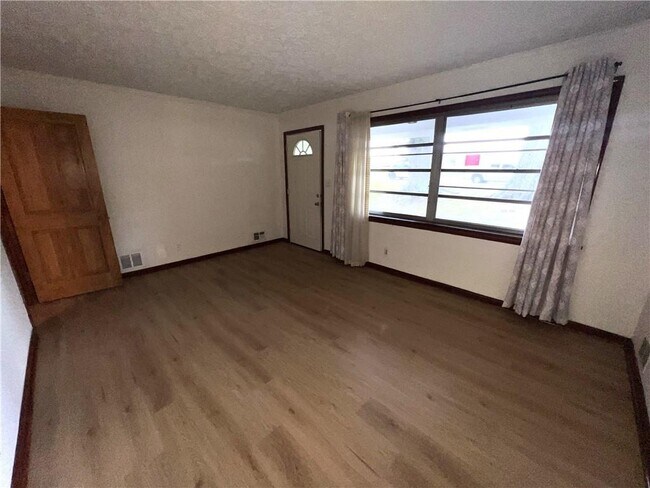 Building Photo - 2167 Wallingford Dr