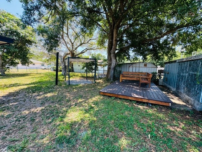 Building Photo - Spacious 2-Bed/2-Bath + Bonus Room Home for Rent in Bradenton, FL!