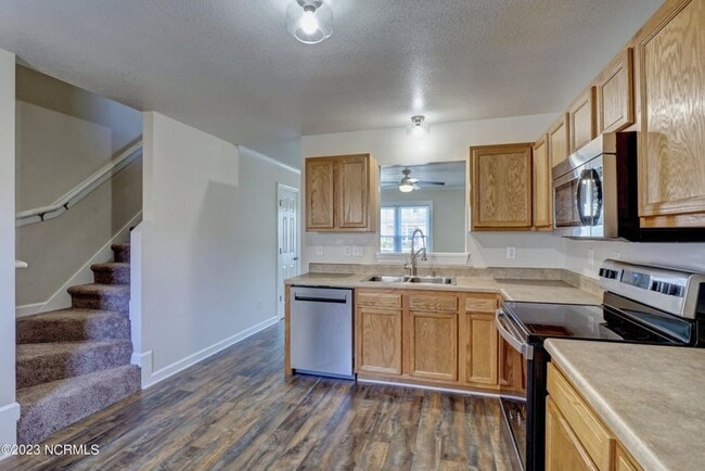 Building Photo - 202 Bridgewood Dr