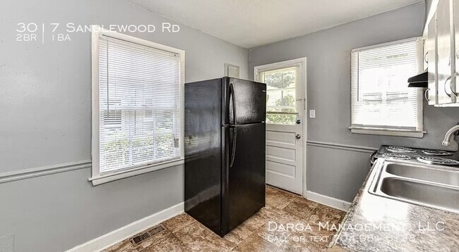 Building Photo - 3017 Sandlewood Rd