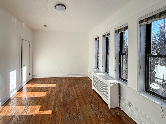 Building Photo - 36 Duncan Ave