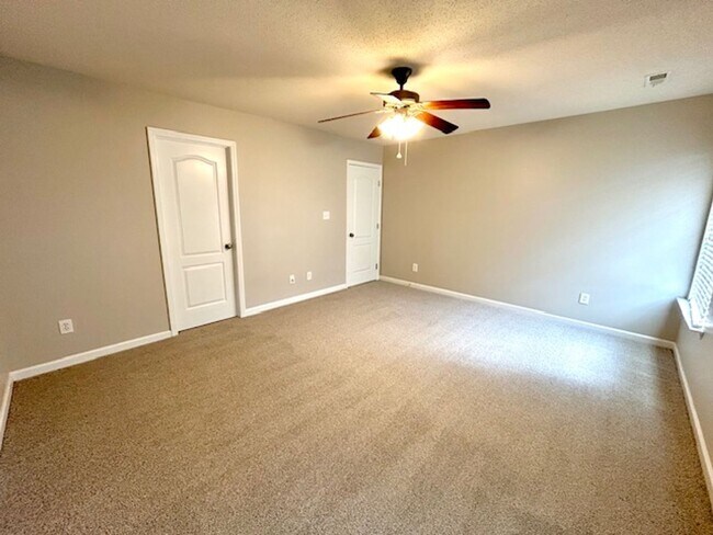 Building Photo - Coming soon! 10/10 Charming 3-bedroom bric...