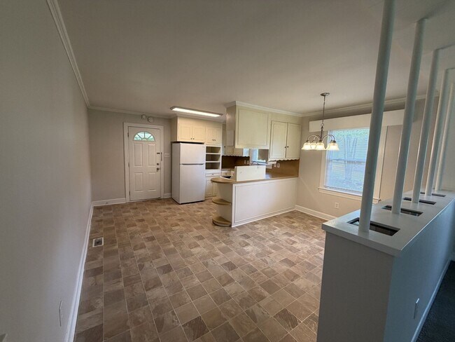 Building Photo - 281 Alcove Rd