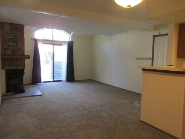 Building Photo - 921 S Zeno Way