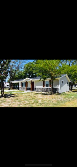 Building Photo - 110 N Bell St