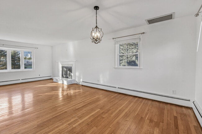 Building Photo - 4 Soundview Ave