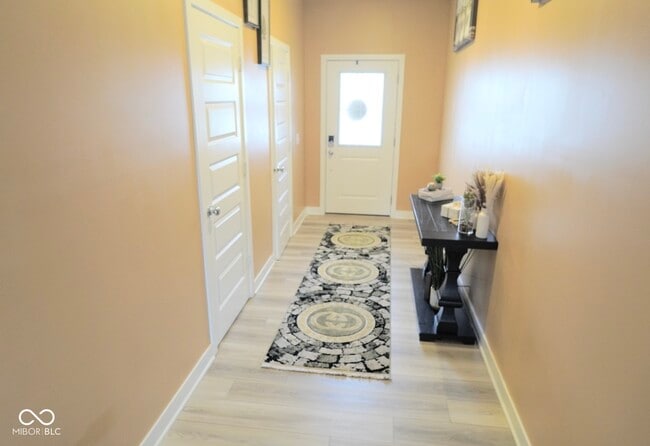 Building Photo - 718 Felix Dr