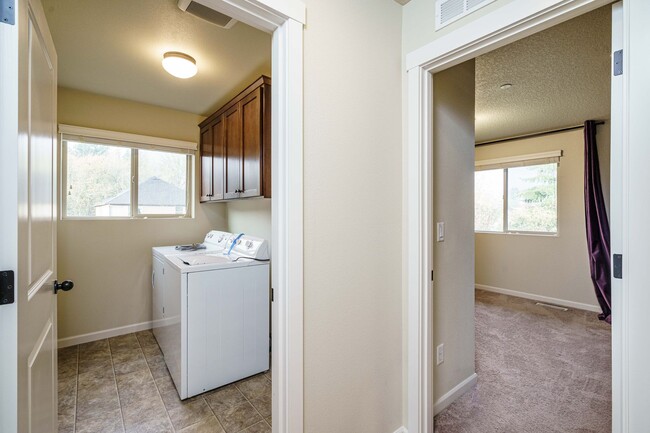 Building Photo - March Move In Special $500 Off Move In Fee...