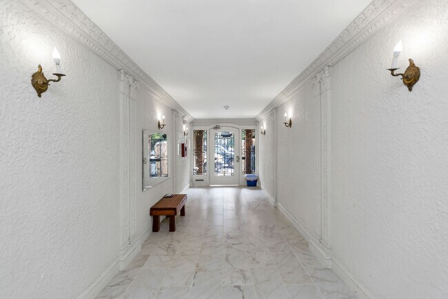 Building Photo - 125 Clayton