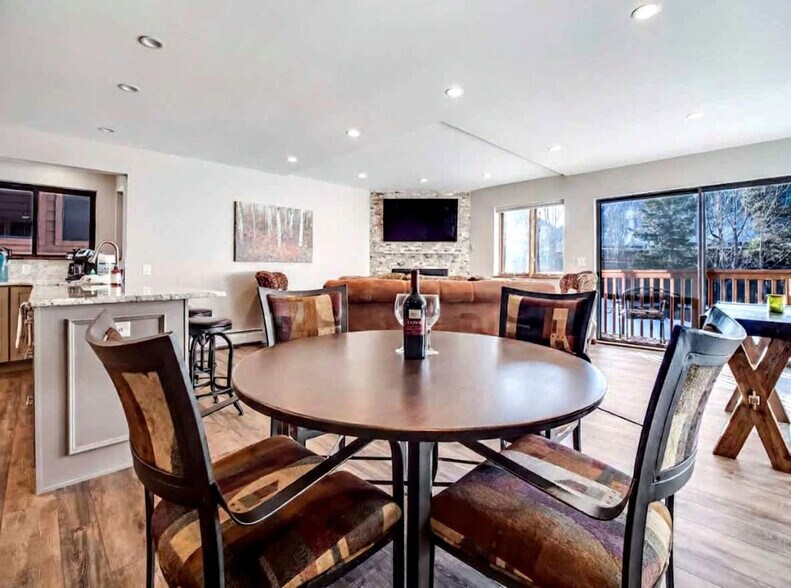 Building Photo - 743 Lagoon Dr