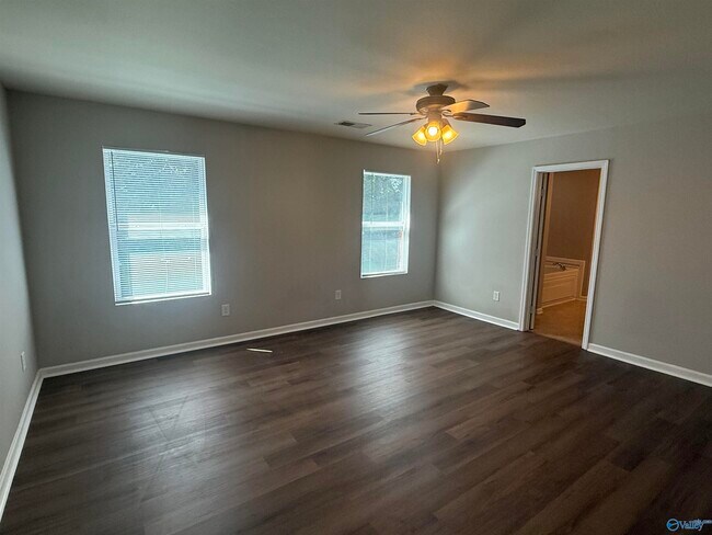 Building Photo - 208 Whitestone Dr NE