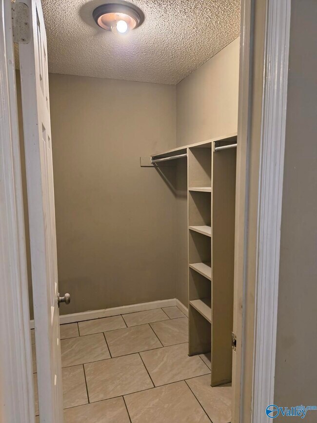 Building Photo - 6206 Friar Tuck Dr NW