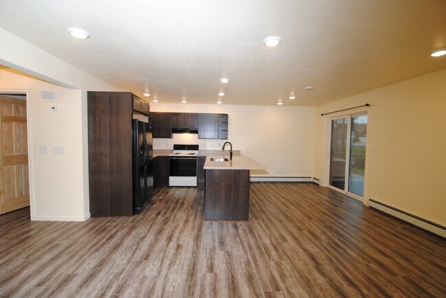 Building Photo - 4922/4924 Princeton Drive